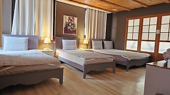 Gallery Family Hotel