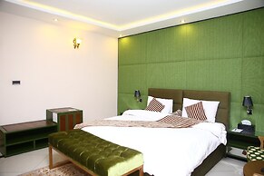 Safari Club 4