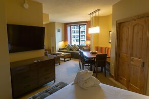 Studio Steps to Red Pine Gondola & Canyons Village by RedAwning - Save