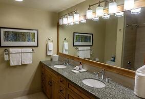 Studio Steps to Red Pine Gondola & Canyons Village by RedAwning - Save