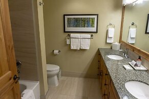 Studio Steps to Red Pine Gondola & Canyons Village by RedAwning - Save