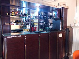 Holla-Jobi Guest House