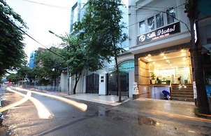 RedDoorz Plus near Tan Son Nhat Airport 2