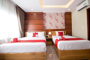 RedDoorz Plus near Tan Son Nhat Airport 2
