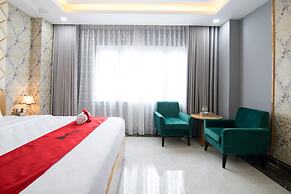 RedDoorz Plus near Tan Son Nhat Airport 2