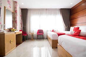 RedDoorz Plus near Tan Son Nhat Airport 2