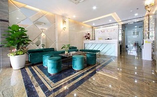 RedDoorz Plus near Tan Son Nhat Airport 2