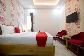 RedDoorz Plus near Tan Son Nhat Airport 2