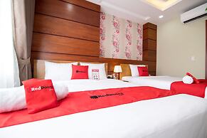 RedDoorz Plus near Tan Son Nhat Airport 2