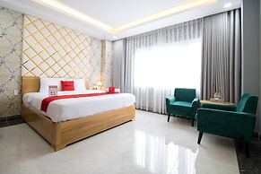 RedDoorz Plus near Tan Son Nhat Airport 2