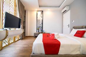 RedDoorz Plus near Saigon Train Station