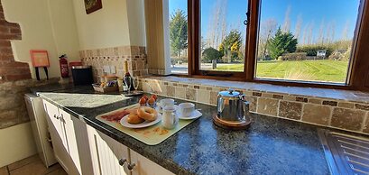 The Victorian Barn self catering holidays with pool & hot tubs