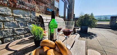 The Victorian Barn self catering holidays with pool & hot tubs