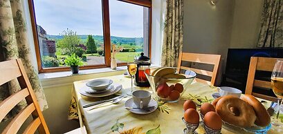 The Victorian Barn self catering holidays with pool & hot tubs