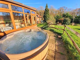 The Victorian Barn self catering holidays with pool & hot tubs