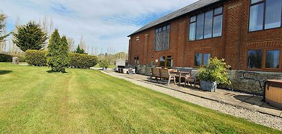 The Victorian Barn self catering holidays with pool & hot tubs
