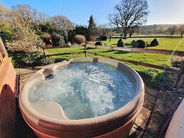 The Victorian Barn self catering holidays with pool & hot tubs