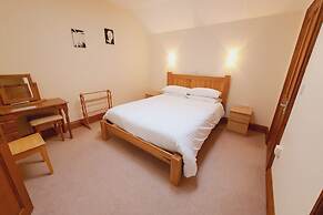 The Victorian Barn self catering holidays with pool & hot tubs