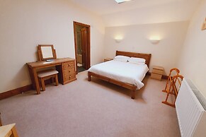 The Victorian Barn self catering holidays with pool & hot tubs