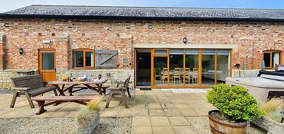 The Victorian Barn self catering holidays with pool & hot tubs