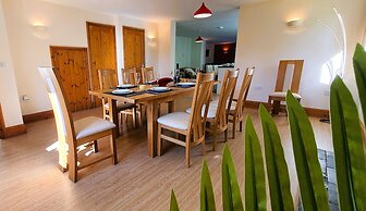 The Victorian Barn self catering holidays with pool & hot tubs