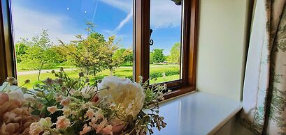 The Victorian Barn self catering holidays with pool & hot tubs