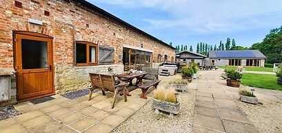 The Victorian Barn self catering holidays with pool & hot tubs