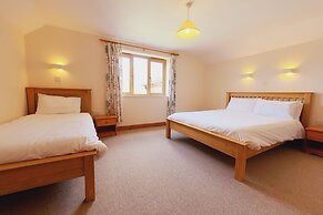 The Victorian Barn self catering holidays with pool & hot tubs