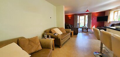 The Victorian Barn self catering holidays with pool & hot tubs