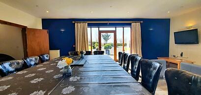 The Victorian Barn self catering holidays with pool & hot tubs