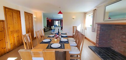 The Victorian Barn self catering holidays with pool & hot tubs