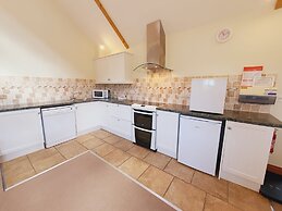 The Victorian Barn self catering holidays with pool & hot tubs