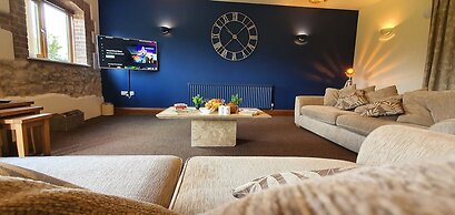 The Victorian Barn self catering holidays with pool & hot tubs