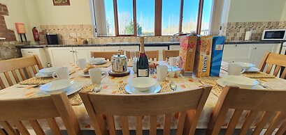 The Victorian Barn self catering holidays with pool & hot tubs