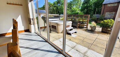 The Victorian Barn self catering holidays with pool & hot tubs