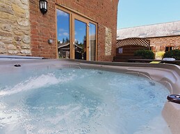 The Victorian Barn self catering holidays with pool & hot tubs