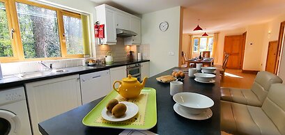 The Victorian Barn self catering holidays with pool & hot tubs