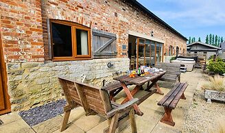 The Victorian Barn self catering holidays with pool & hot tubs