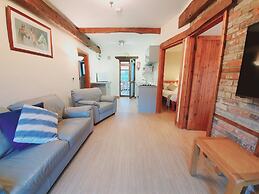 The Victorian Barn self catering holidays with pool & hot tubs