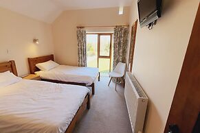 The Victorian Barn self catering holidays with pool & hot tubs