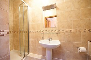 The Victorian Barn self catering holidays with pool & hot tubs