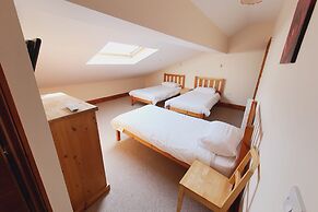 The Victorian Barn self catering holidays with pool & hot tubs