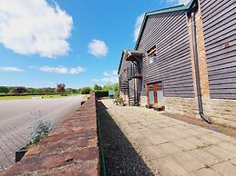 The Victorian Barn self catering holidays with pool & hot tubs