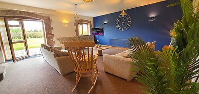 The Victorian Barn self catering holidays with pool & hot tubs