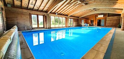 The Victorian Barn self catering holidays with pool & hot tubs