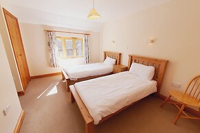 The Victorian Barn self catering holidays with pool & hot tubs