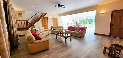 The Victorian Barn self catering holidays with pool & hot tubs