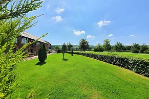 The Victorian Barn self catering holidays with pool & hot tubs