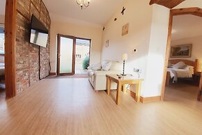 The Victorian Barn self catering holidays with pool & hot tubs