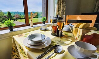 The Victorian Barn self catering holidays with pool & hot tubs